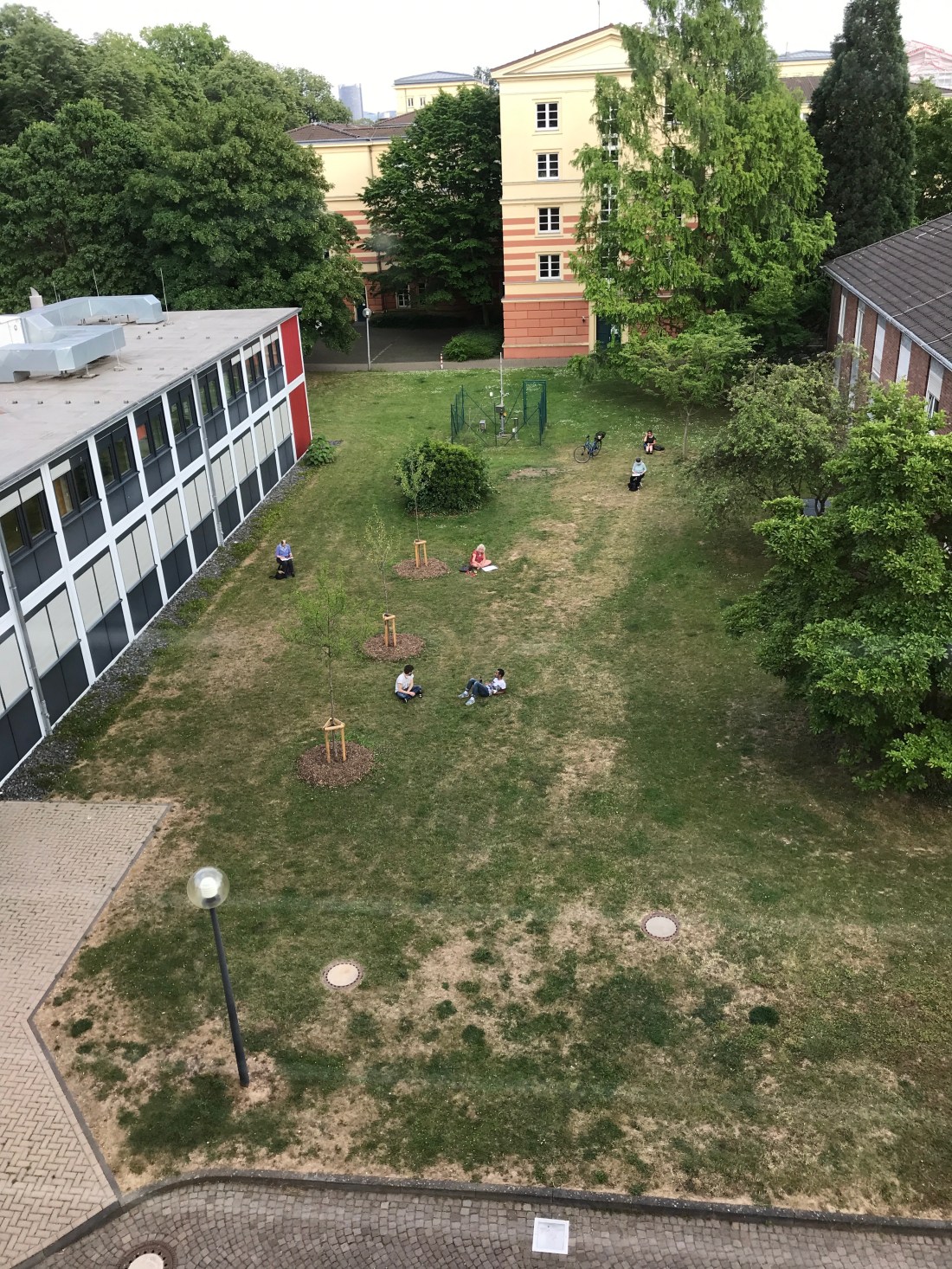 17 Zeichner in Aktion